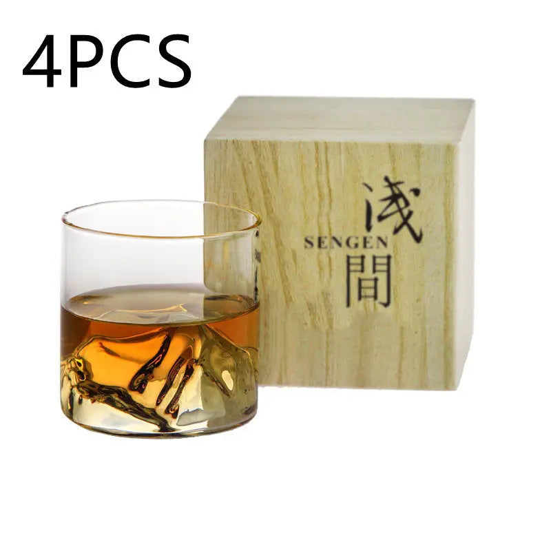 Close-up of the heat-resistant crystal clear whiskey glass detail